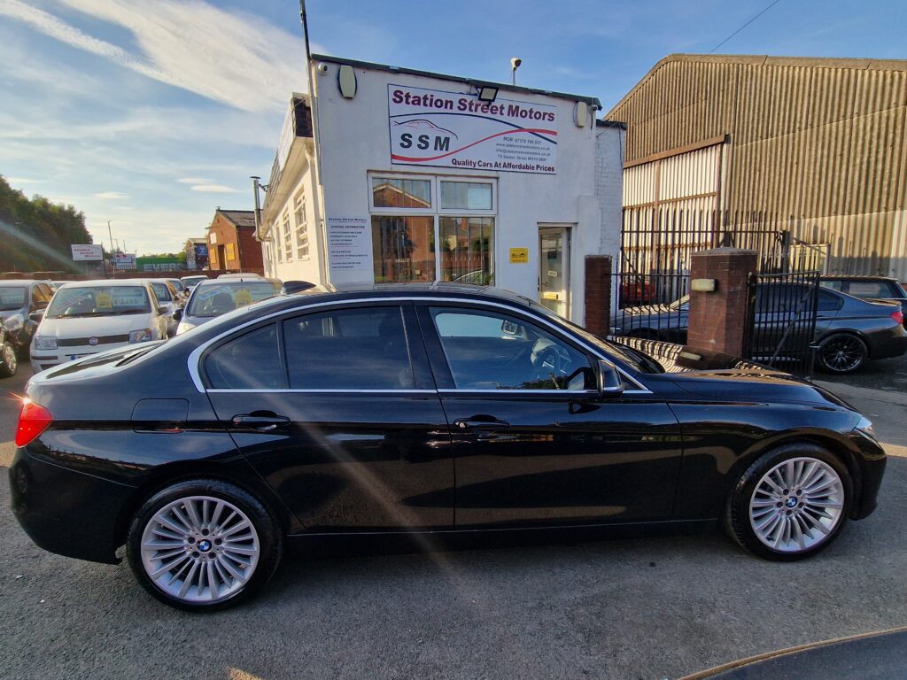 BMW 328I Luxury